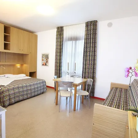 Aparthotel Daina *